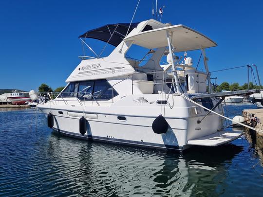 Motoryacht Bayliner 3587 para fretamento ou passeio diário com a Novelty Tours