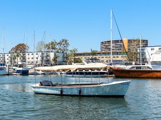 Bateau Duffy de 21 pieds avec fenêtres transparentes et machine à S'mores !