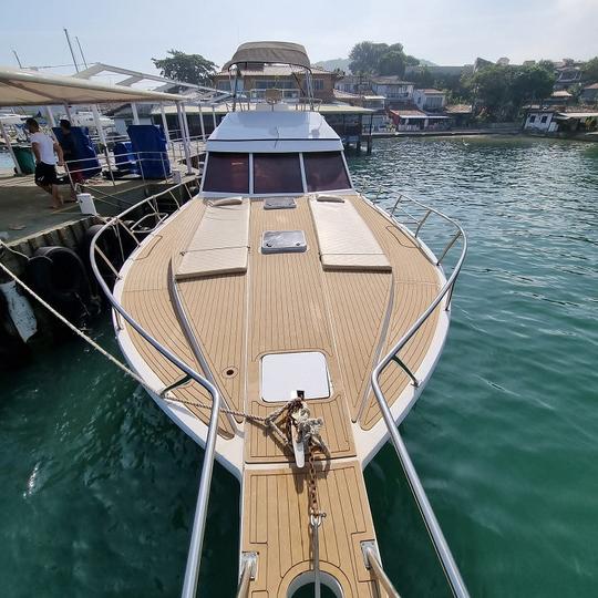 45ft Marés Fun Motor Yacht rental in Buzios, Rio de Janeiro, Brazil