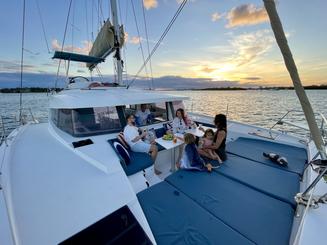 40ft party catamaran for 13 on sand bar!