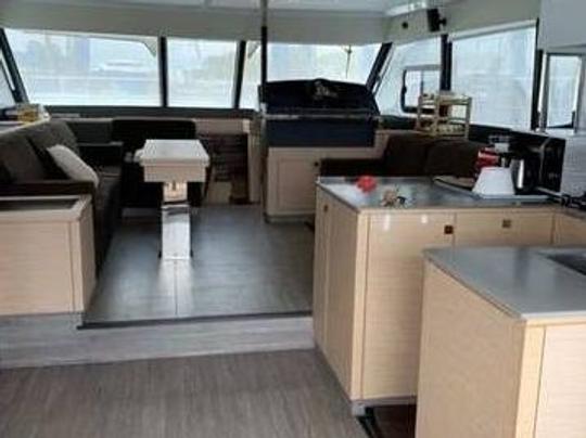 Superbe catamaran Fountaine Pajot MY44 Côte d'Azur