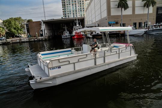 ¡Día en barco privado en Fort Lauderdale! Pontón con espacio para 10 personas