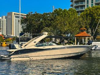 Disfrute del lujo: ¡Monterey Charter de 35 pies en Fort Lauderdale!