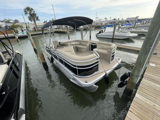 20FT BENNINGTON PONTOON FUN - TREASURE ISLAND