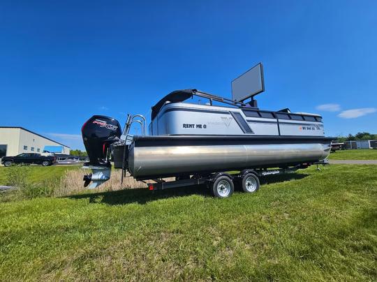 Naviguez avec style : louez le Viaggio Lago 2022 pour des aventures inoubliables ! 