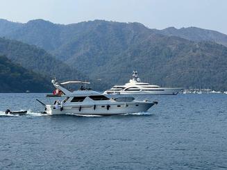 60ft Flybridge Motor Yacht Comes With 3 Cabins