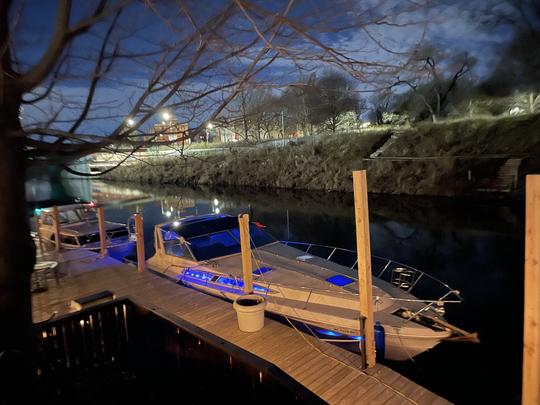 Cruzeiro de luxo Riverwalk em Chicago a bordo do SeaRay 390 Express Cruiser