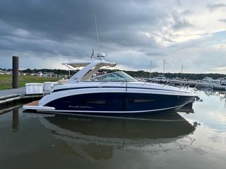 Beautiful & Modern 35 Foot Express Cruiser!!