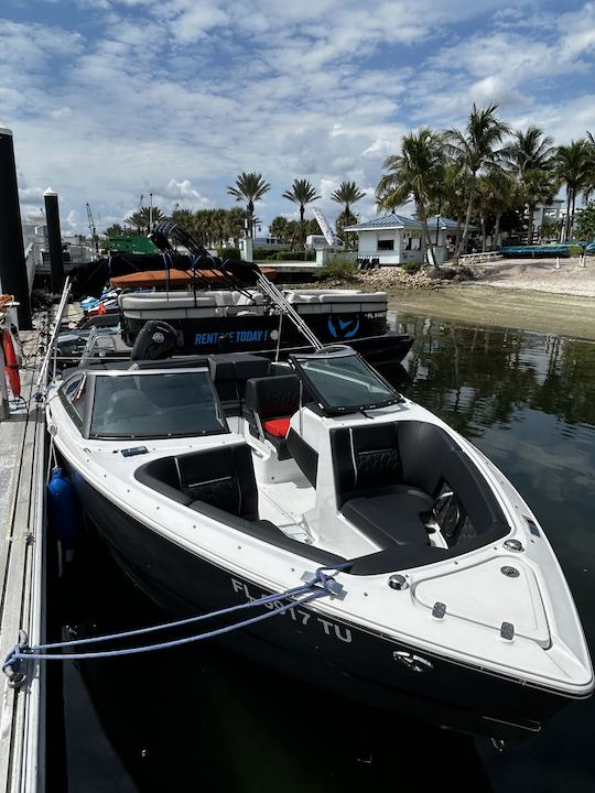 22' Four Winns H2 Bowrider/Dual Console