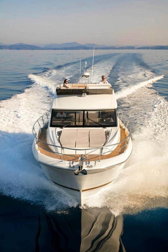 Alquiler del yate a motor Beneteau Prestige 520 en la Costa Azul, Francia