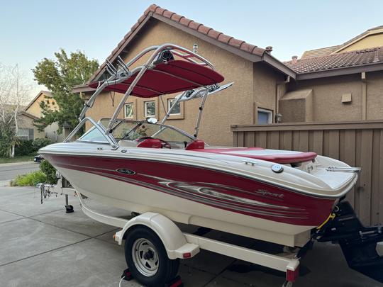 Sea Ray Ski Boat with all the essentials + LOUD AUDIO SYSTEM