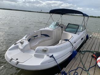 Spacious 23ft Deck Boat-Perfect for Family Fun and Relaxation on Lake Lewisville