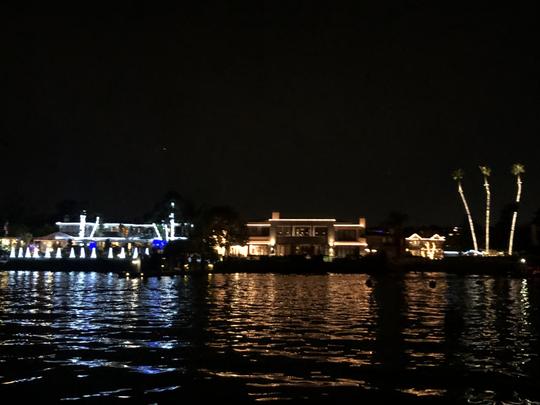 Croisière en bateau pirate avec défilé de Noël à Newport Beach, Californie