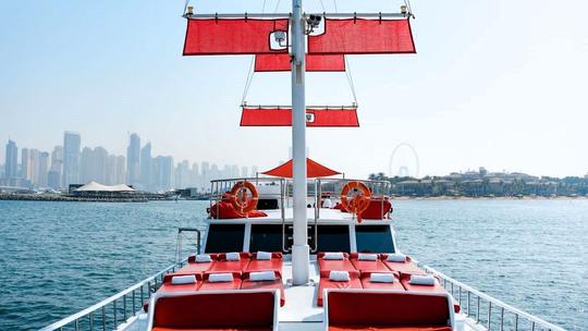 Barco de luxo GULET de 98 pés para 35 pessoas na Marina de Dubai