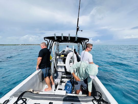 Center Console Motorboat Private Cruise Around San Pedro, Belize