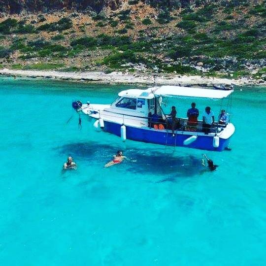 Passeios particulares de barco em Trachilos, Grécia