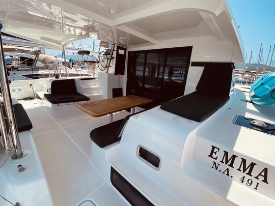 Navegue pelo catamarã à vela Emma Lagoon 42 (2021)