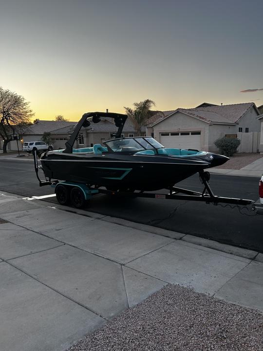 2019 F22 Wakesurf Boat! Fun in the sun! 