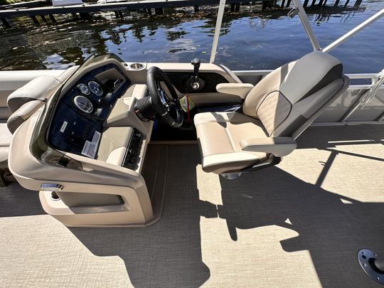 24 Luxury Tahoe Pontoon Cruising Boat in Bellevue, Washington