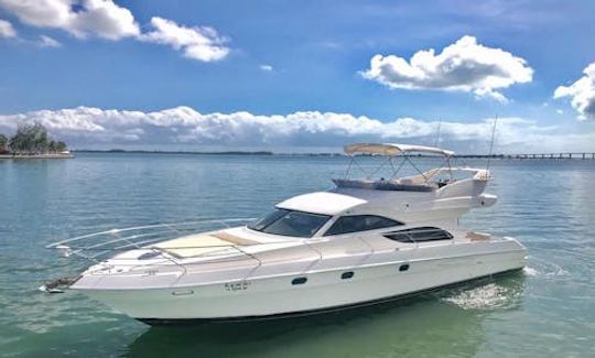 Un bateau à moteur de luxe pour le plaisir et les souvenirs