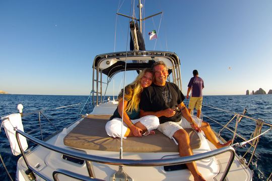 Profitez d'une croisière en petit groupe au coucher du soleil à Cabo San Lucas