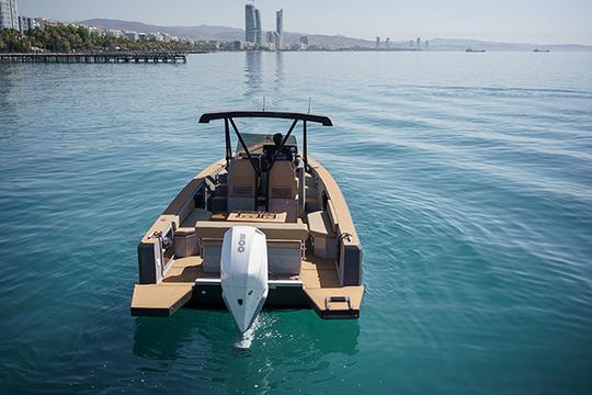 Lancha motora Aqua 30 en Limassol