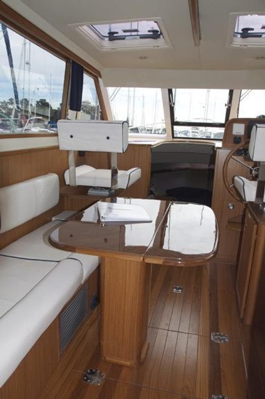 32ft Mainship Yacht Includes Captain & Fuel |Cruise San Francisco Bay In Comfort