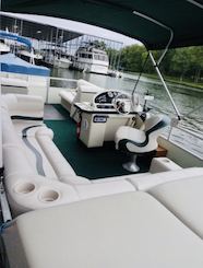 Year Round! Weekdays/weekends 24ft Crest Party Pontoon For Rent