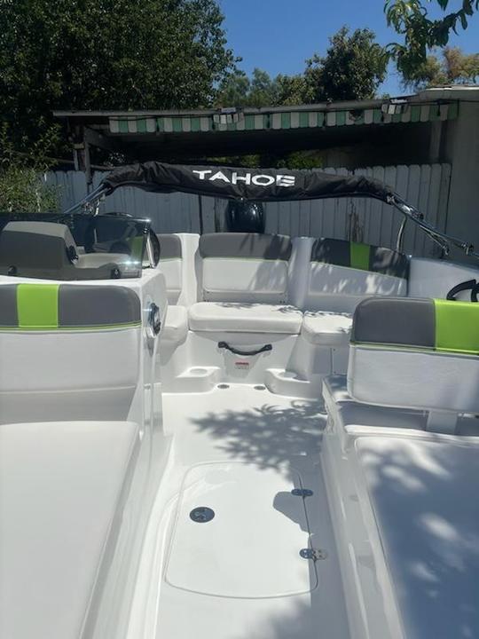 Venez vous évader avec notre Tahoe T16 Bowrider 2024 !