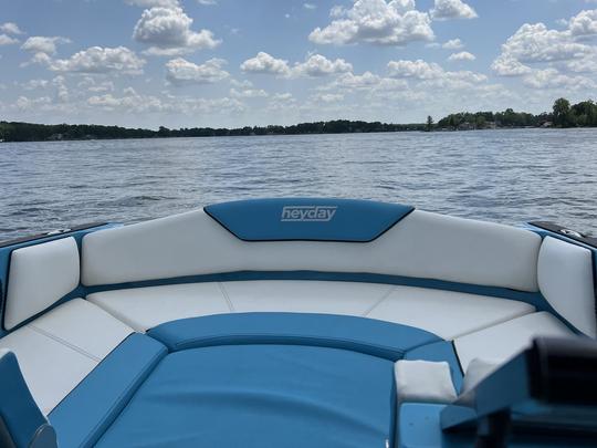 2022 Heyday Wake/Sport Boat for 12 Thrill Seekers