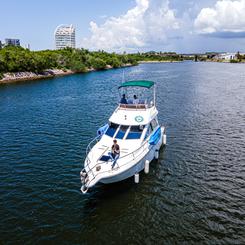 Sea Ray 30ft Motor Yacht with 2 Mercruiser Engine