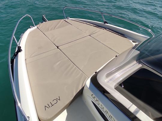 Alquila esta lancha rápida Q605 'Helios' 150hp para 7 personas en Palma, España