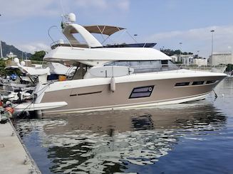 Yate Flybridge de 64 pies para 20 personas en Río de Janeiro