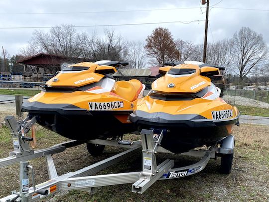 2 Jet skis Seadoo GTI 130 para desfrutar em qualquer lago da Carolina do Norte