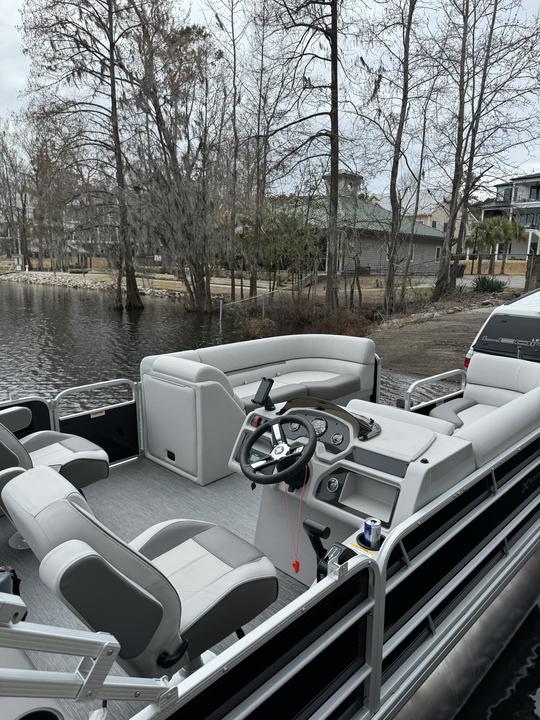 No boat? No Problem! Fun Under The Sun On A Pontoon