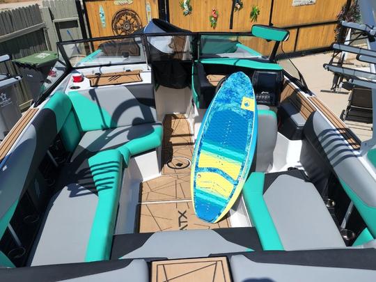 Diversión acuática ATX de 22 pies en Wakeboat 2023: hasta 10 personas ✨️🥳