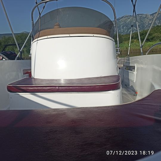 Saver 580 open bare Boat Rental