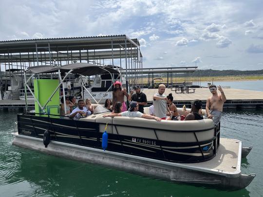 Hermoso pontón Bentley 240 negro para 15 huéspedes en el lago Travis