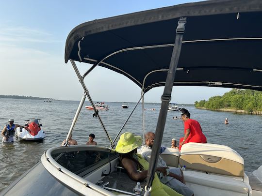 Rinker 229 Bowrider de 30 pieds - Un bateau amusant que vous allez adorer !