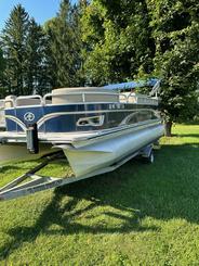 Bateau ponton Avalon Venture Cruise de 16 pieds pour une journée mémorable !