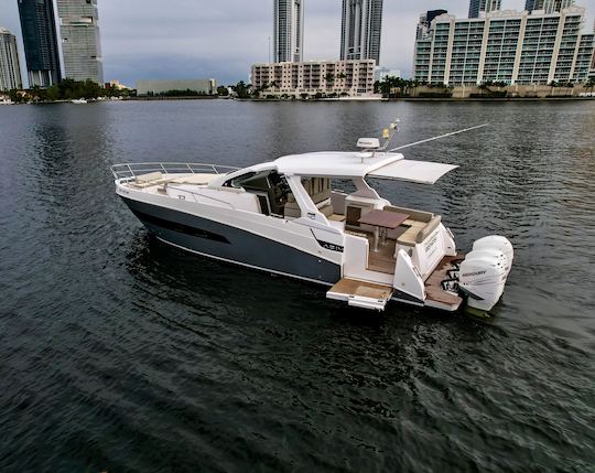 Azimut Verve de luxe de 42 pieds - 13 personnes (North Miami)