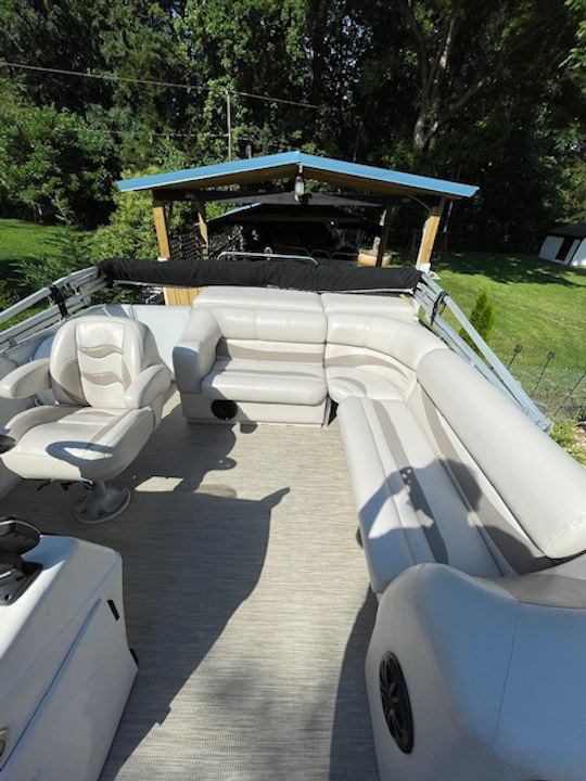 10 passenger pontoon for rent at lake Norman 