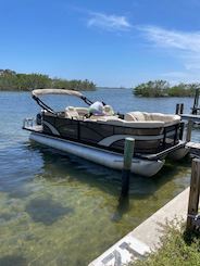 Best priced 24ft LUXURY TriPontoon Boat rental Southwest Florida. Captain avail