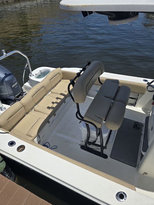 Explore in Style: Rent the NauticStar Legacy Center Console Boat!