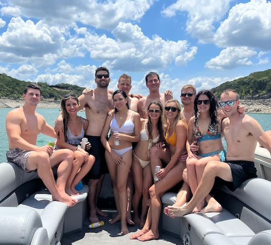 Sumérjase en la diversión: barco de fiesta de dos pisos en el lago Travis en Austin, TX