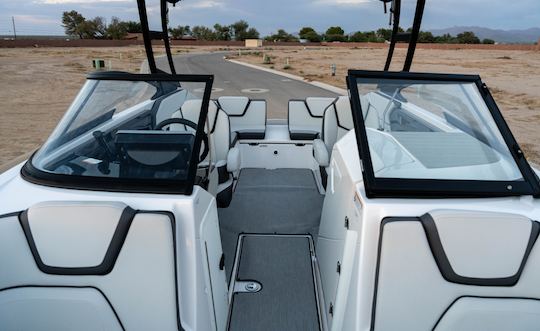 El moderno y emocionante barco Yamaha AR250 está disponible en Lake Havasu City & Needles