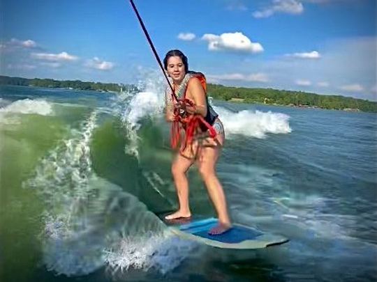 2020 Supra 550SE 25ft Bowrider | Wakesurf, tubing, and cruising!