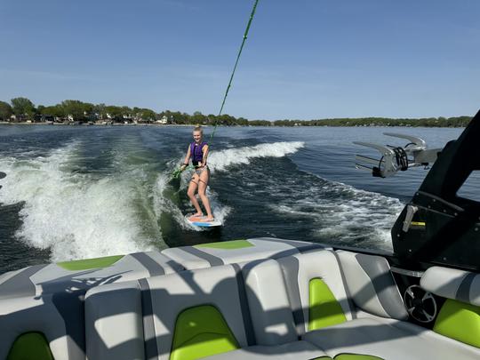 Prior Lake - Party, Surf or Chill - Captain w/21ft Malibu