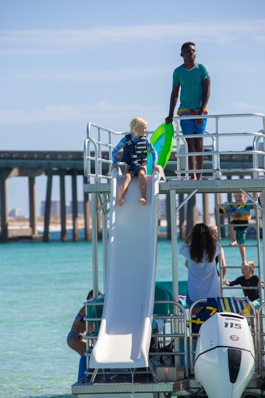 Barco flutuante de dois andares em Fort Walton Beach!