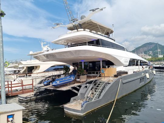 Le plus grand catamaran de 120 pieds du Brésil